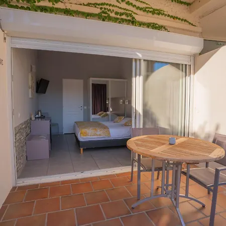 Le Grand Pavois Hotel 3*
