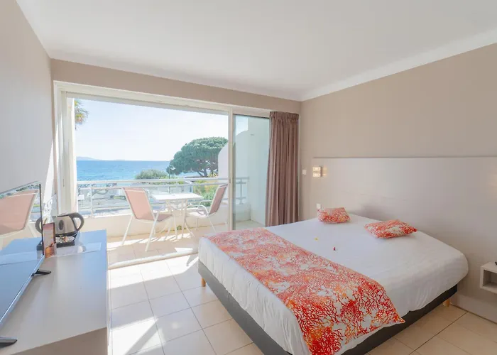 Le Grand Pavois Hotel 3*